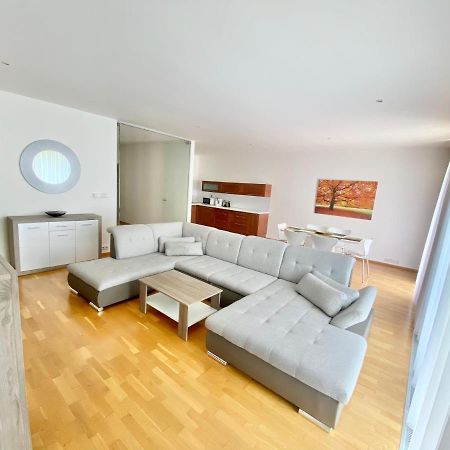 Apartment Korunni Dvur, 2 Free Parkings Прага Экстерьер фото