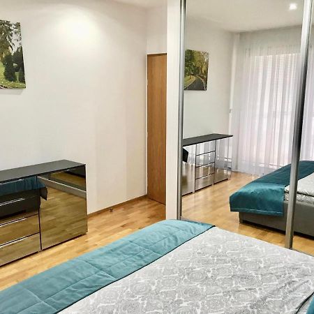 Apartment Korunni Dvur, 2 Free Parkings Прага Экстерьер фото