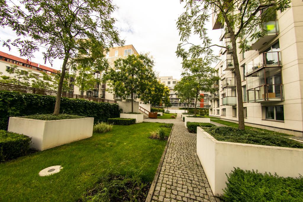 Apartment Korunni Dvur, 2 Free Parkings Прага Экстерьер фото