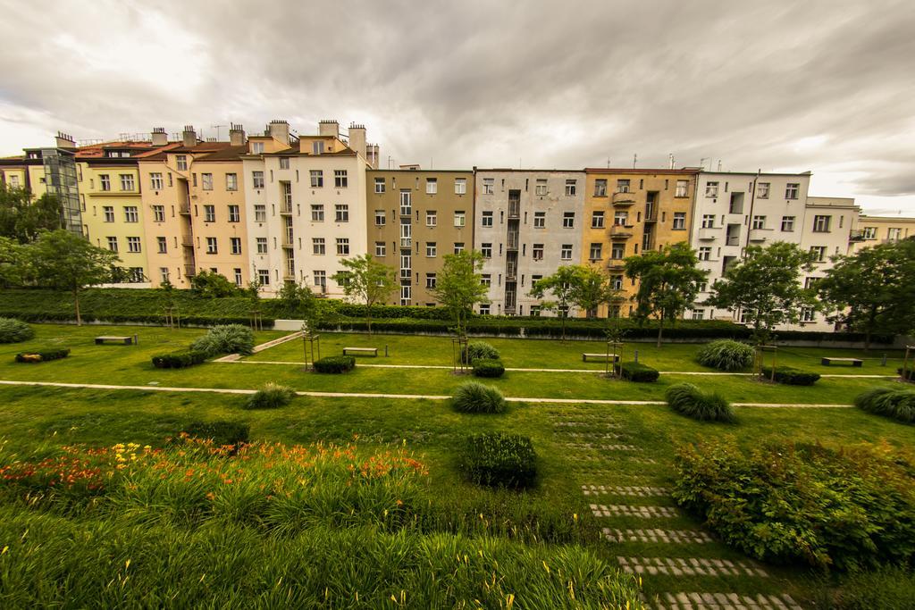 Apartment Korunni Dvur, 2 Free Parkings Прага Экстерьер фото