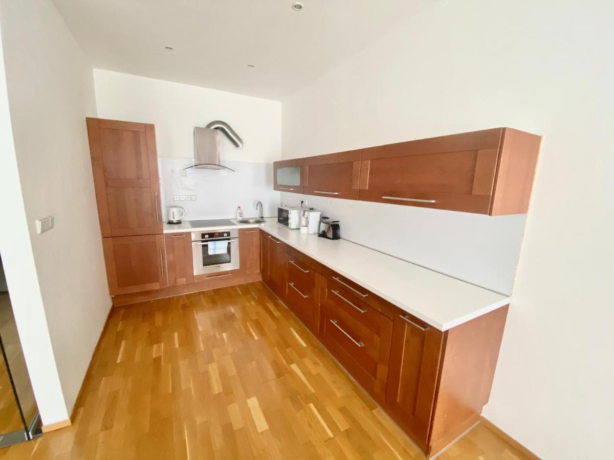 Apartment Korunni Dvur, 2 Free Parkings Прага Экстерьер фото