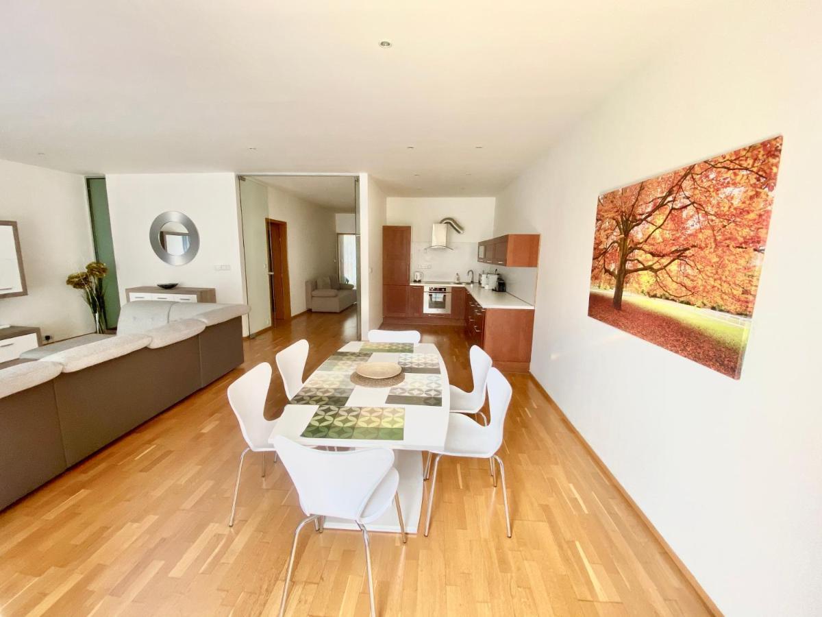 Apartment Korunni Dvur, 2 Free Parkings Прага Экстерьер фото